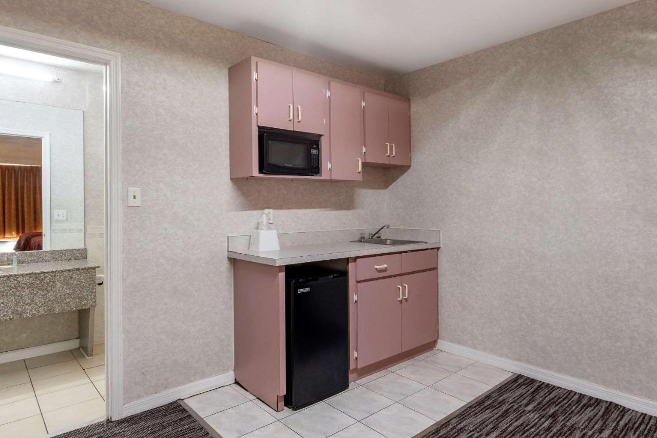 Rodeway Inn Clearwater-Largo Buitenkant foto